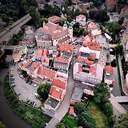 Apartament W Centrum Miasta Z Darmowym Parkingiem Dla Dwojga -Apartamenty Pod Zlotym Lwem Kłodzko Esterno foto