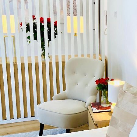 Apartament W Centrum Miasta Z Darmowym Parkingiem Dla Dwojga -Apartamenty Pod Zlotym Lwem Kłodzko Esterno foto