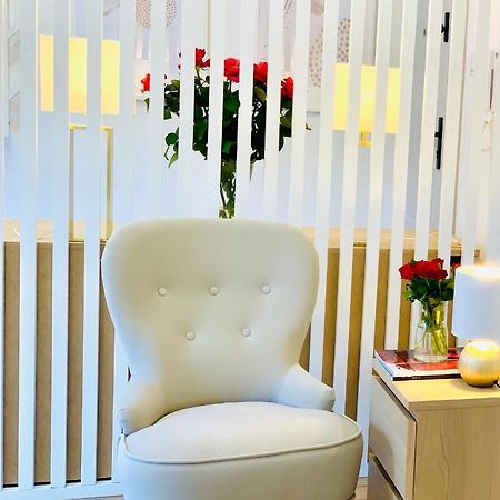 Apartament W Centrum Miasta Z Darmowym Parkingiem Dla Dwojga -Apartamenty Pod Zlotym Lwem Kłodzko Esterno foto