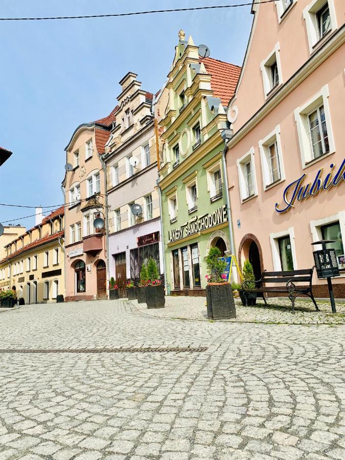 Apartament W Centrum Miasta Z Darmowym Parkingiem Dla Dwojga -Apartamenty Pod Zlotym Lwem Kłodzko Esterno foto