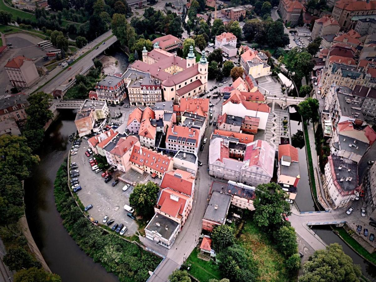 Apartament W Centrum Miasta Z Darmowym Parkingiem Dla Dwojga -Apartamenty Pod Zlotym Lwem Kłodzko Esterno foto