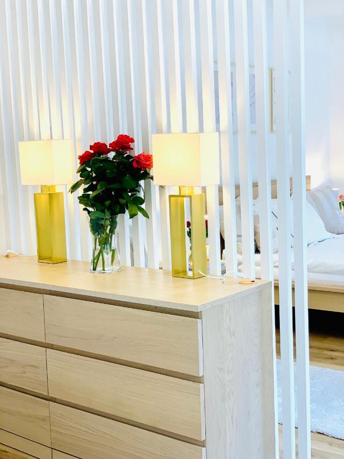 Apartament W Centrum Miasta Z Darmowym Parkingiem Dla Dwojga -Apartamenty Pod Zlotym Lwem Kłodzko Esterno foto