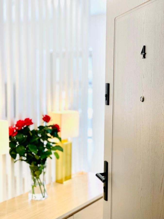 Apartament W Centrum Miasta Z Darmowym Parkingiem Dla Dwojga -Apartamenty Pod Zlotym Lwem Kłodzko Esterno foto