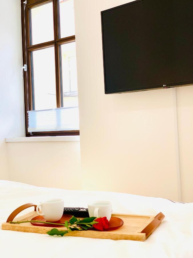 Apartament W Centrum Miasta Z Darmowym Parkingiem Dla Dwojga -Apartamenty Pod Zlotym Lwem Kłodzko Esterno foto